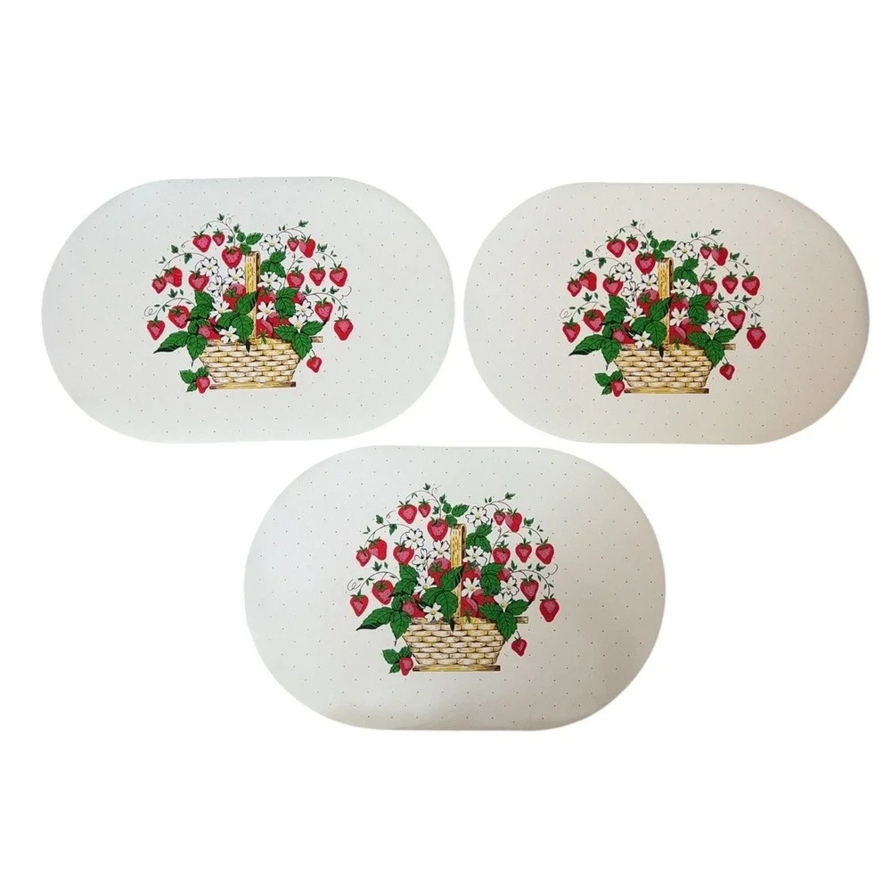 VINTAGE Strawberry Basket Placemats - Very good vintage condition